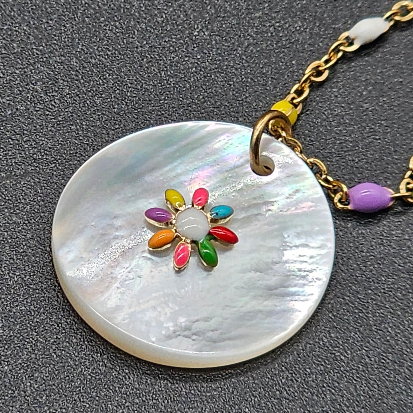 Collier doré médaillon et pastilles colorées-Acier inoxydable hypoallergénique