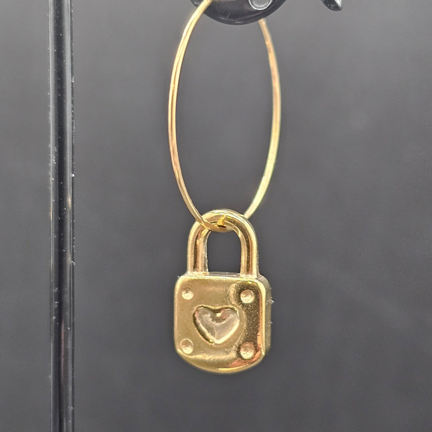 Créoles dorées acier inoxydable – pampille cadenas cœur