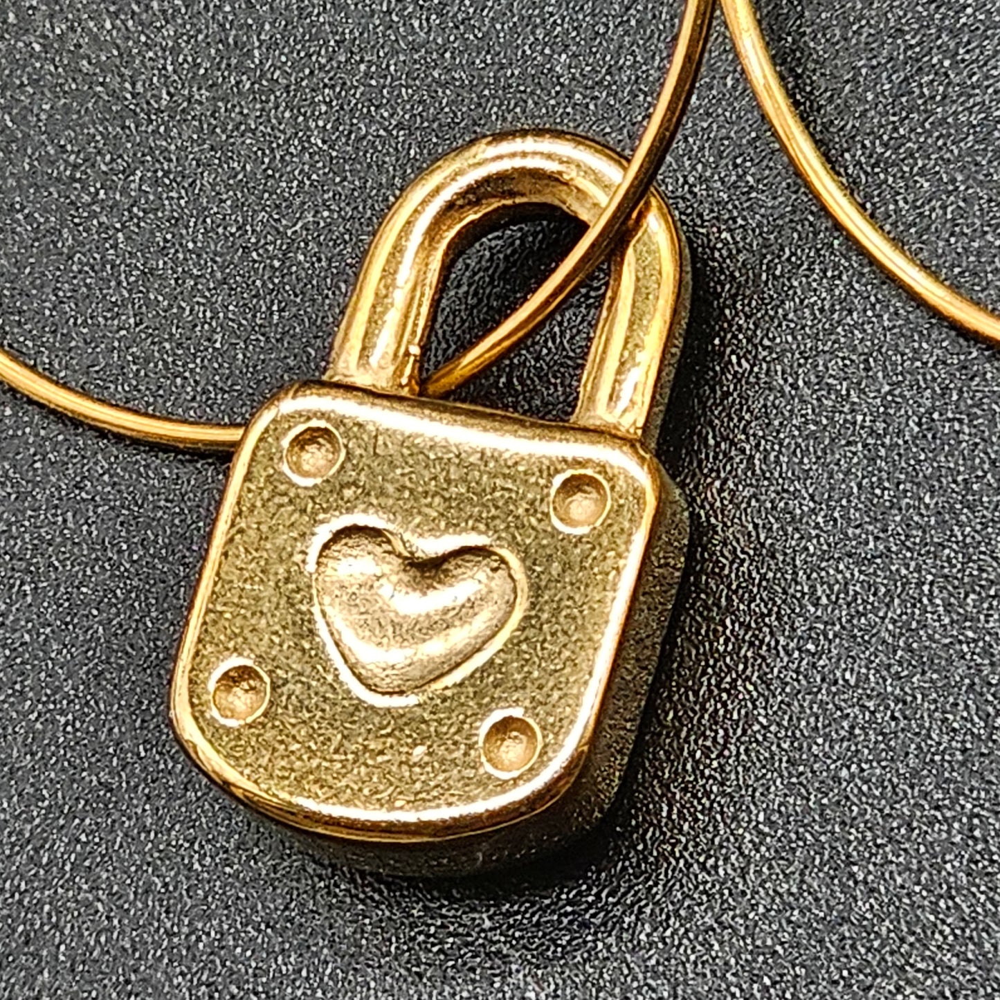 Collier en acier inoxydable doré pendentif cadenas poiçon coeur