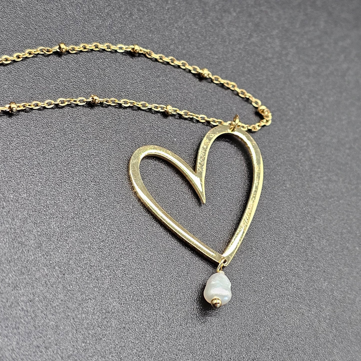 Collier doré cœur & billes – Acier inoxydable, maille forçat fine