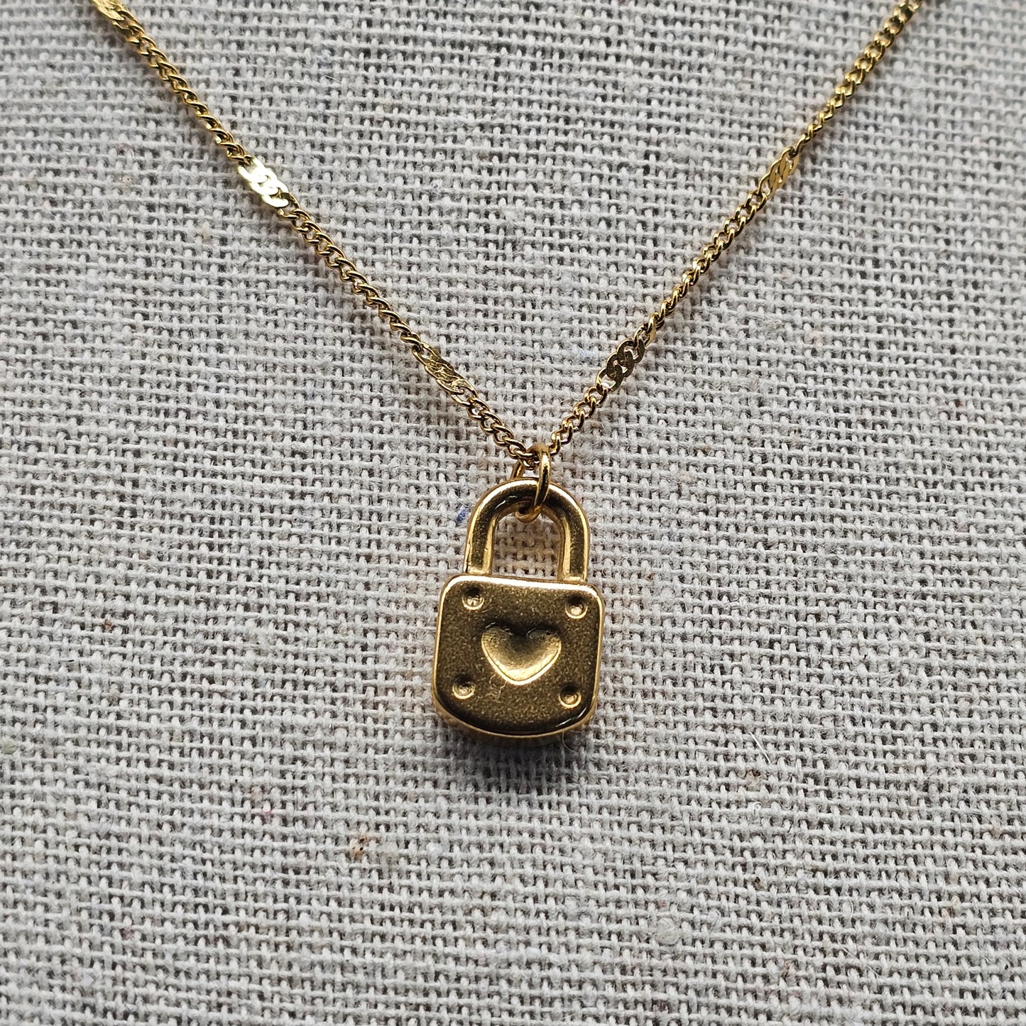 Collier en acier inoxydable doré pendentif cadenas poiçon coeur