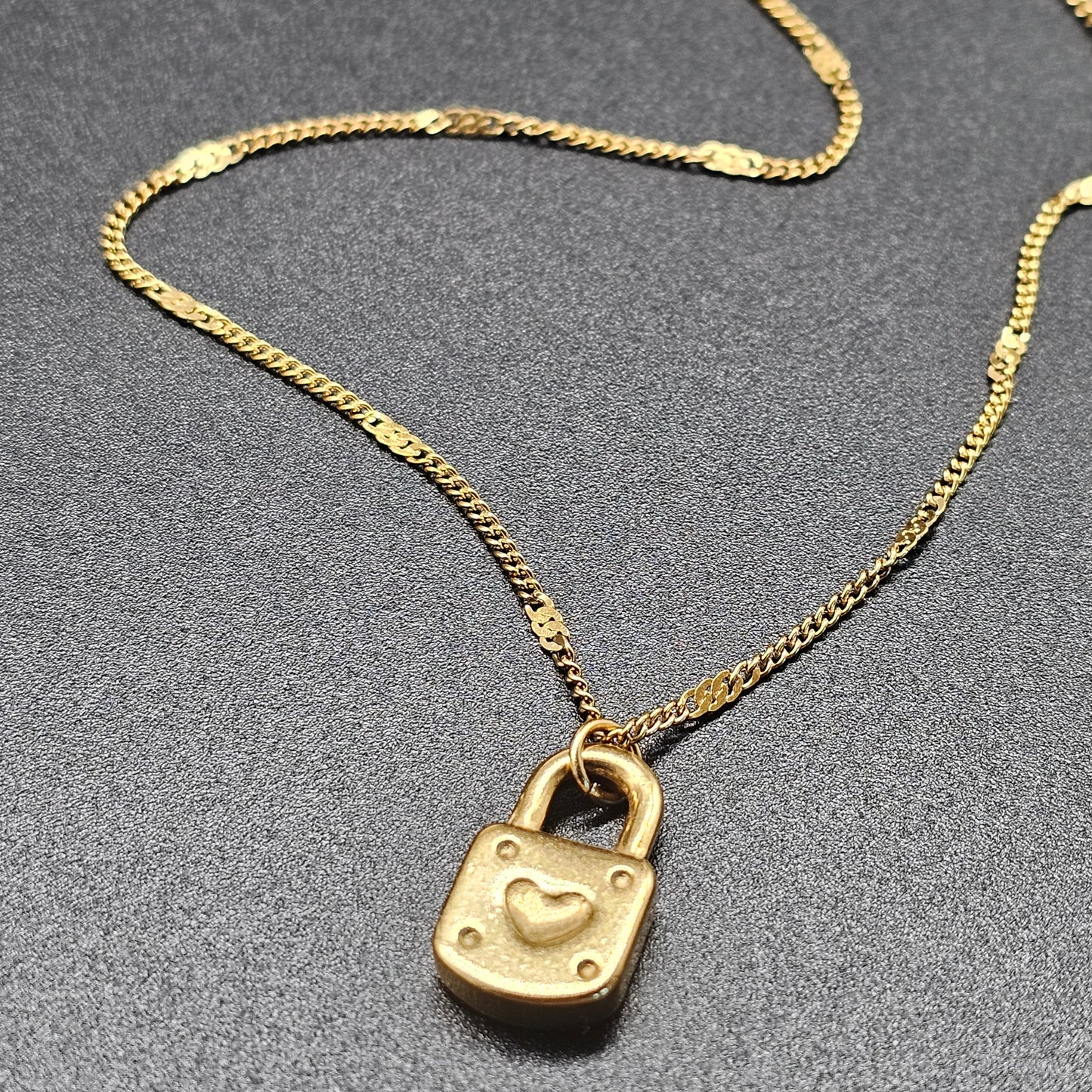 Collier en acier inoxydable doré pendentif cadenas poiçon coeur