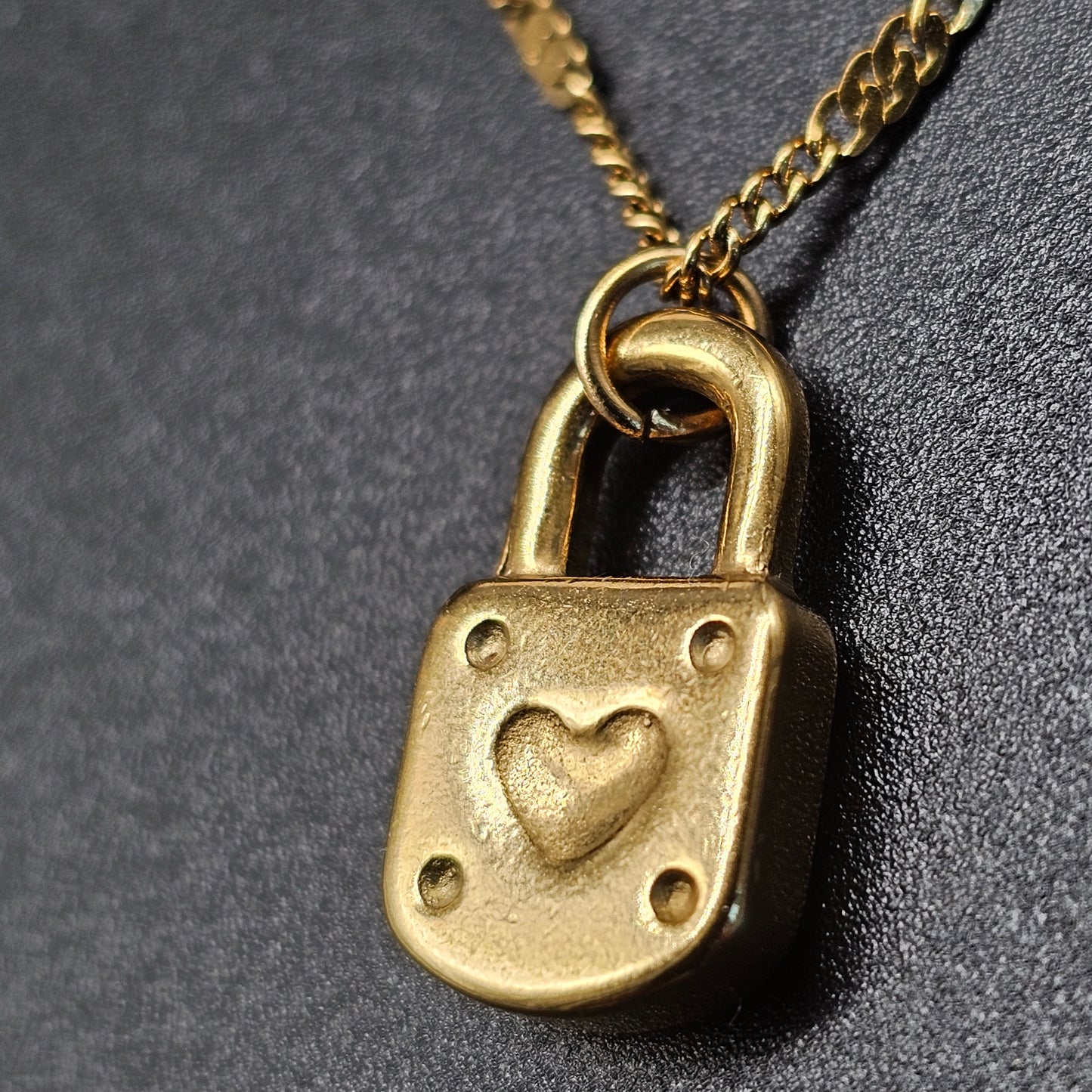 Collier en acier inoxydable doré pendentif cadenas poiçon coeur