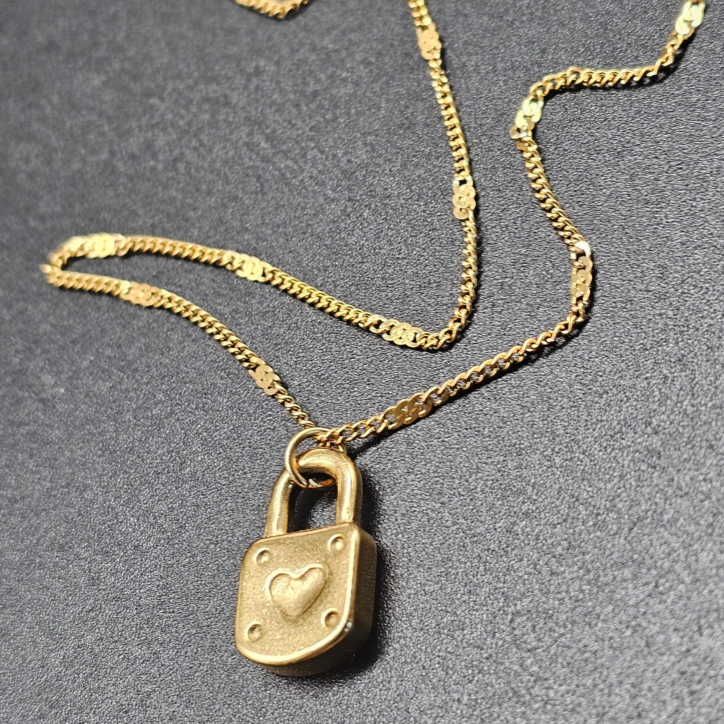 Collier en acier inoxydable doré pendentif cadenas poiçon coeur