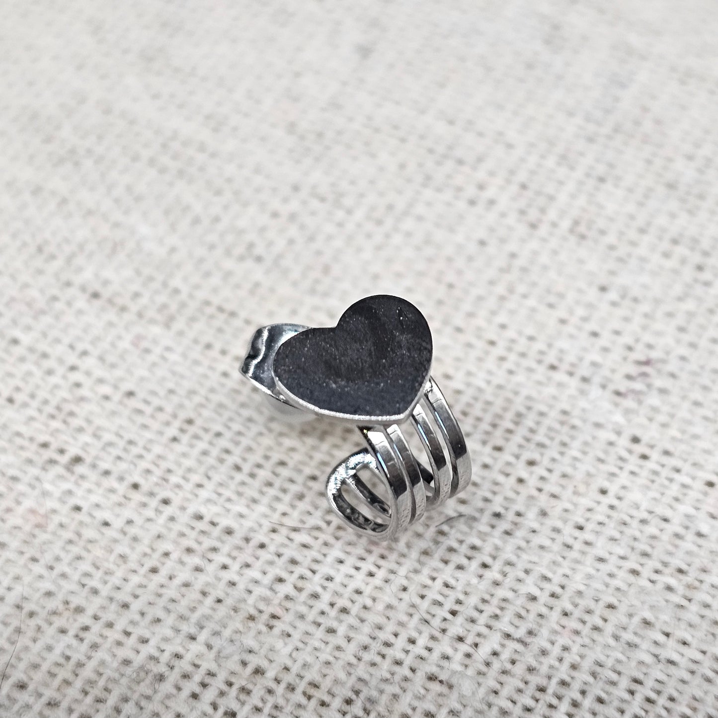 Boucles d'oreilles demi créoles coeur minimaliste - Acier inoxydable doré ou argenté.