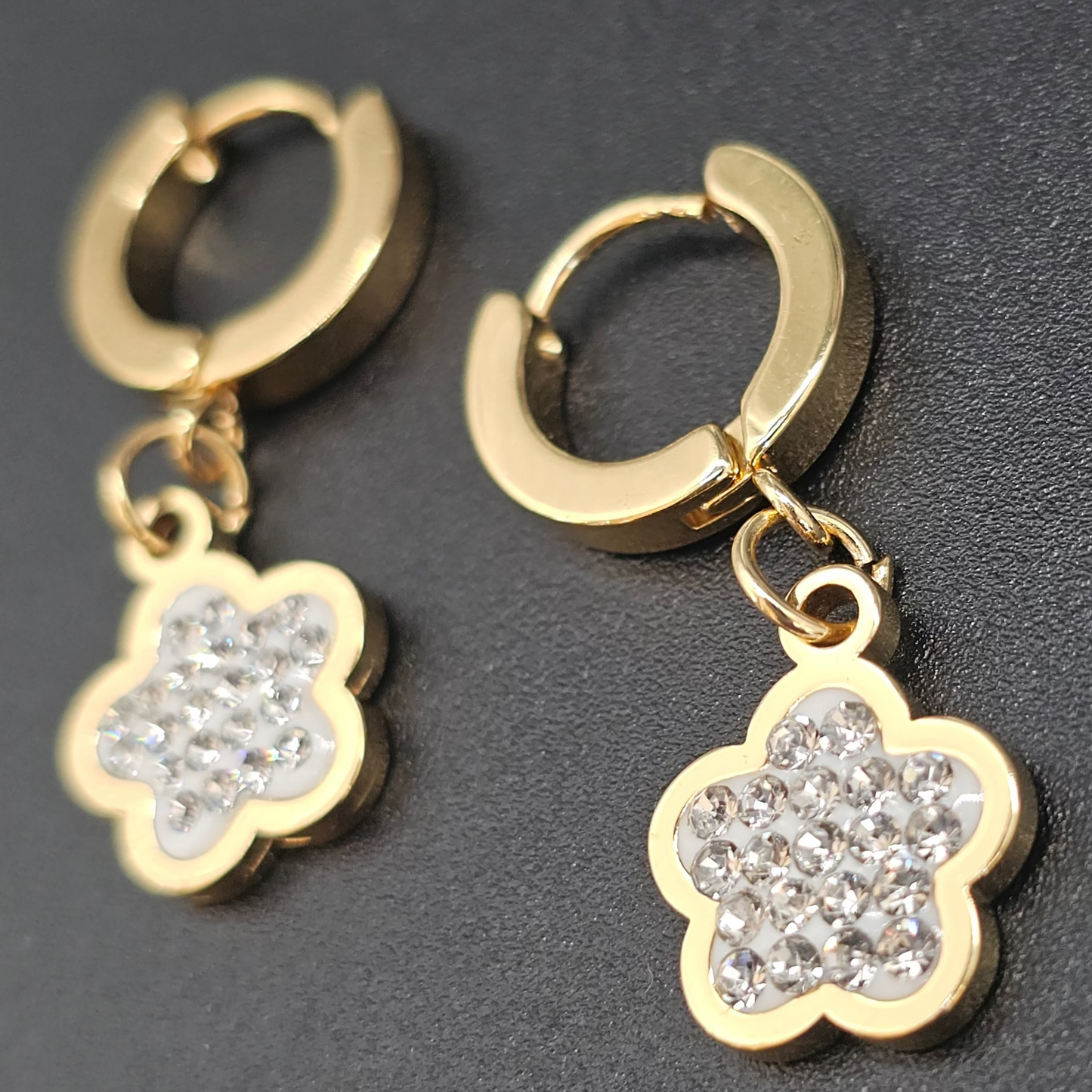 Des boucles délicates et lumineuses au charme féminin