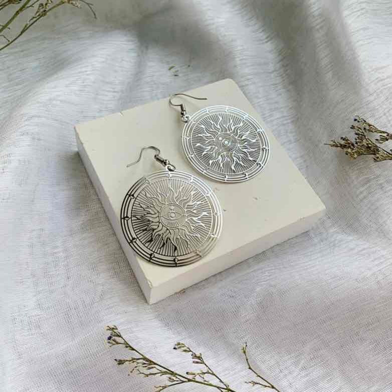 Boucles pendantes motif soleil acier inoxydable doré ou argenté