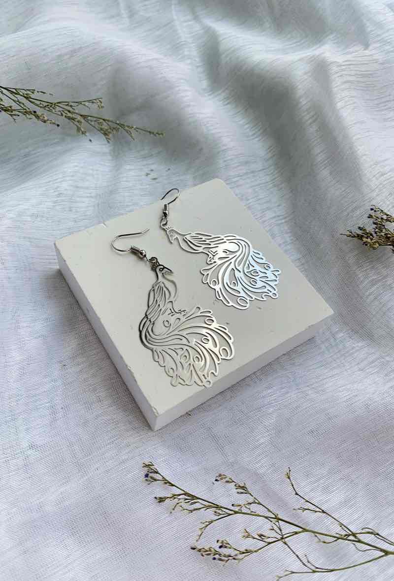 'Boucles pendantes motif paon – acier inoxydable doré ou argenté