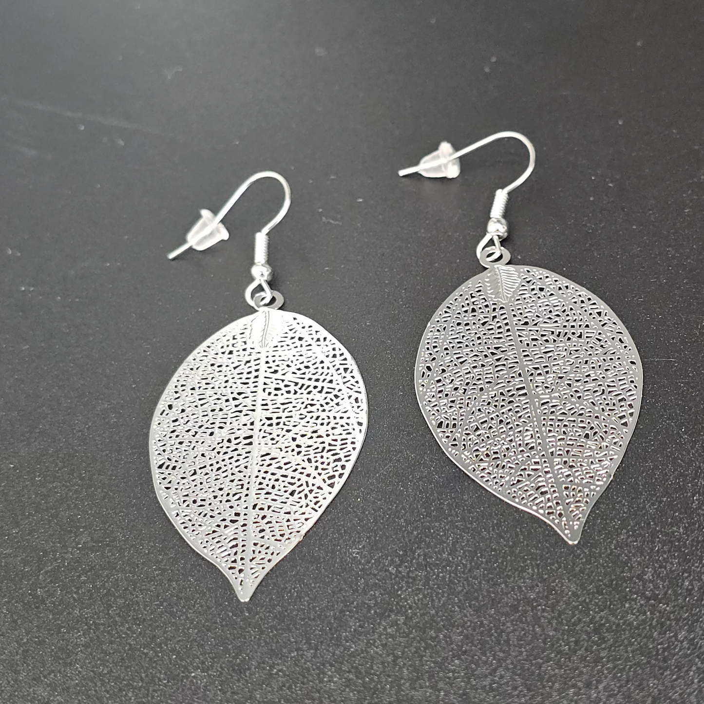Boucles d’oreilles feuille filigrane dorées ou argentées