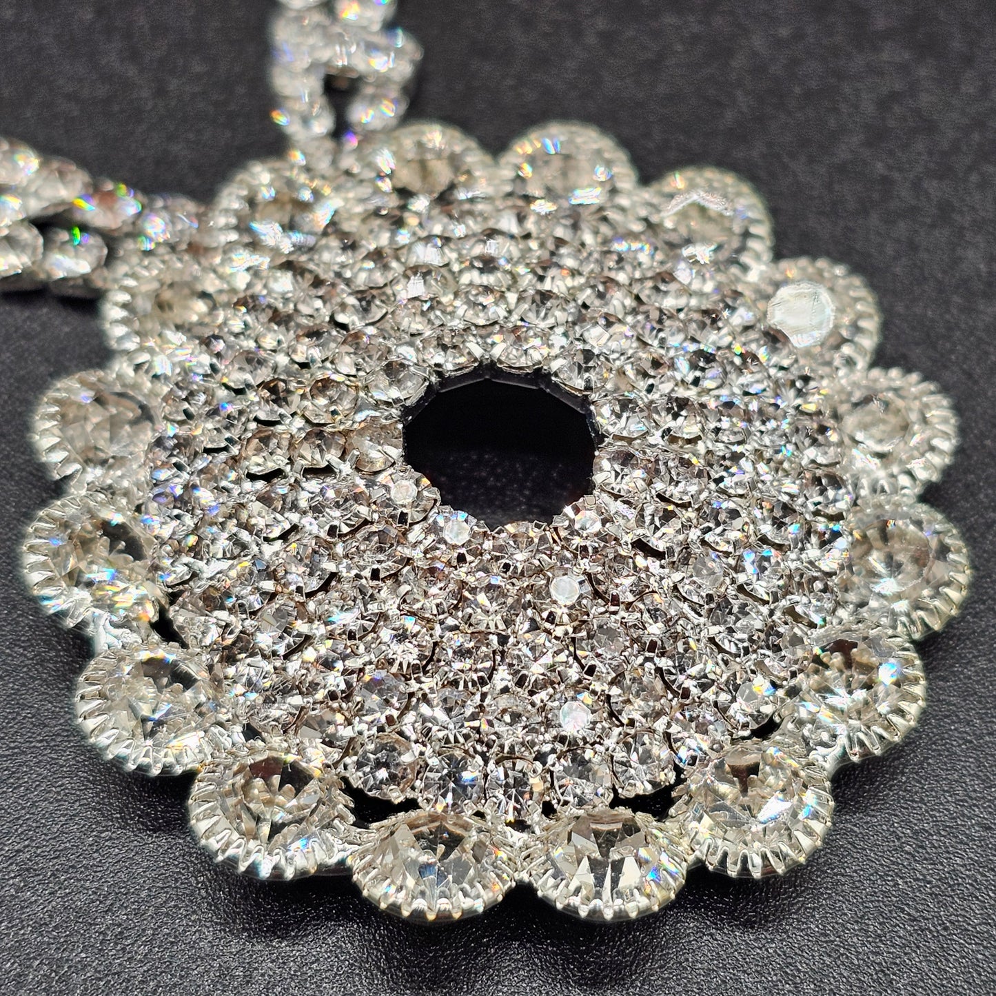 Parure strass brillante – Collier pendentif & boucles d’oreilles assorties