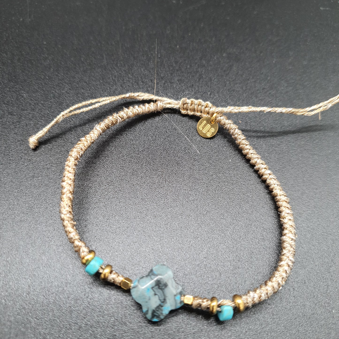 Bracelet doré acier inoxydable fils tressés perles dorées pierre naturelle