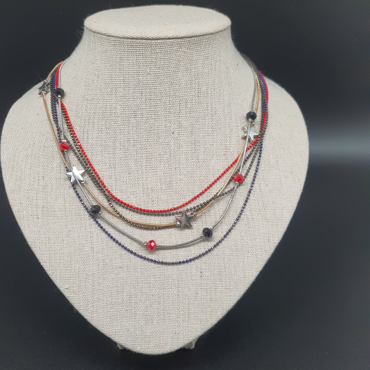 Collier multi-rangs acier argenté étoile– Chaînettes fines & perles colorées
