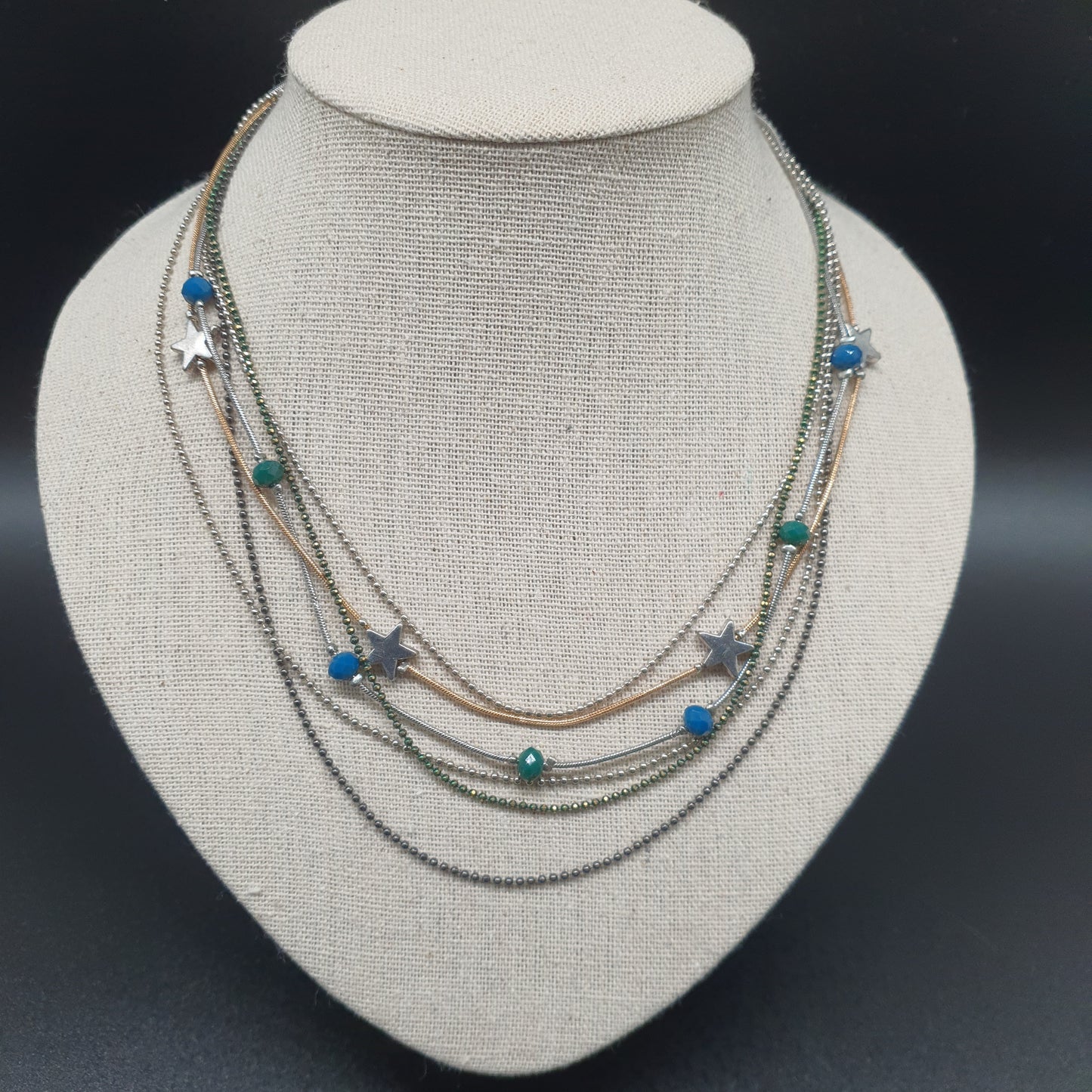 Collier multi-rangs acier argenté étoile – Chaînettes fines & perles bleues