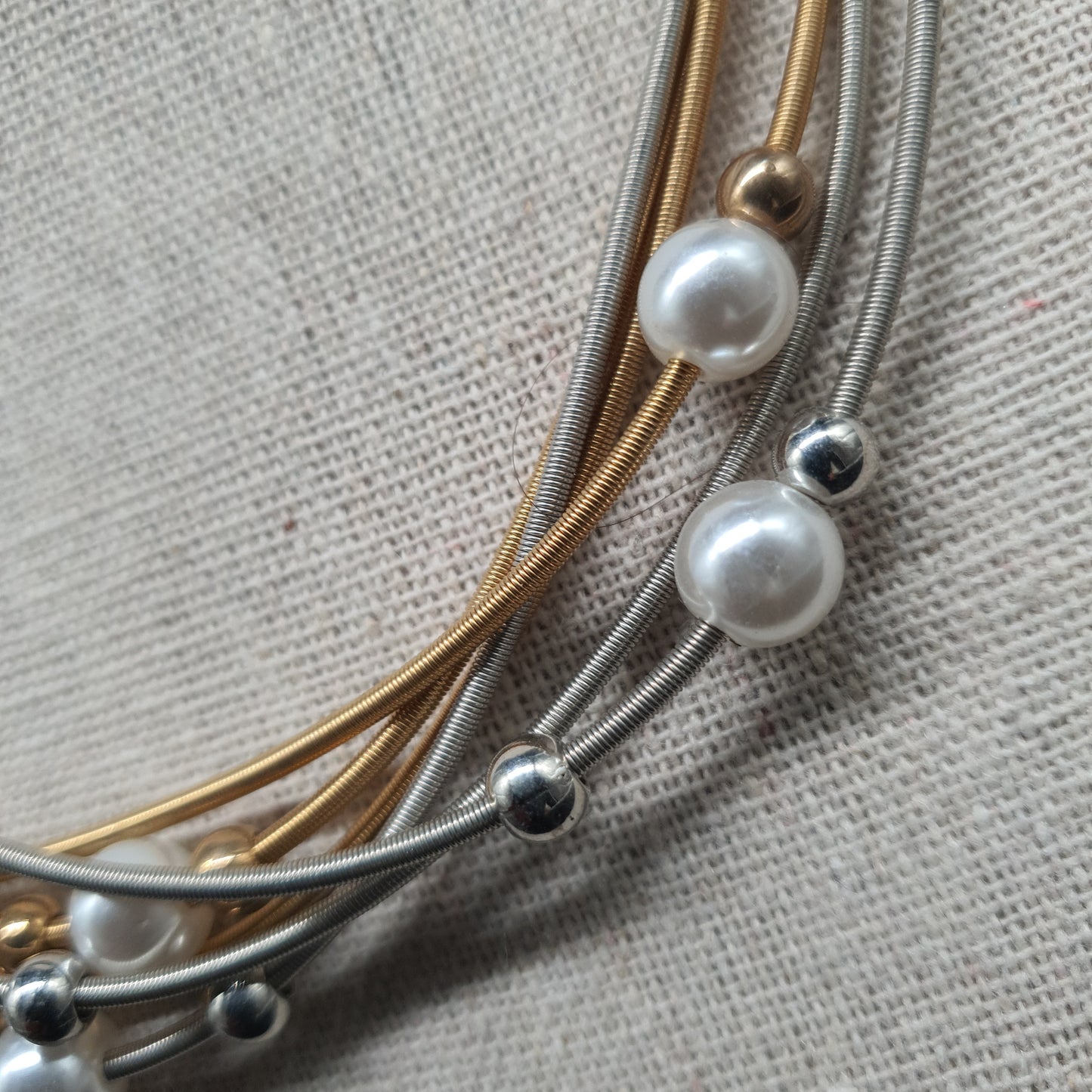 Collier multi-rangs perles nacrées acier argenté et doré