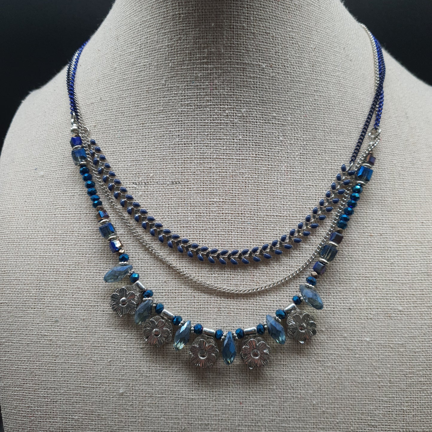 Collier réglable acier inoxydable doré émail bleu – chaîne maille grain de café et perles