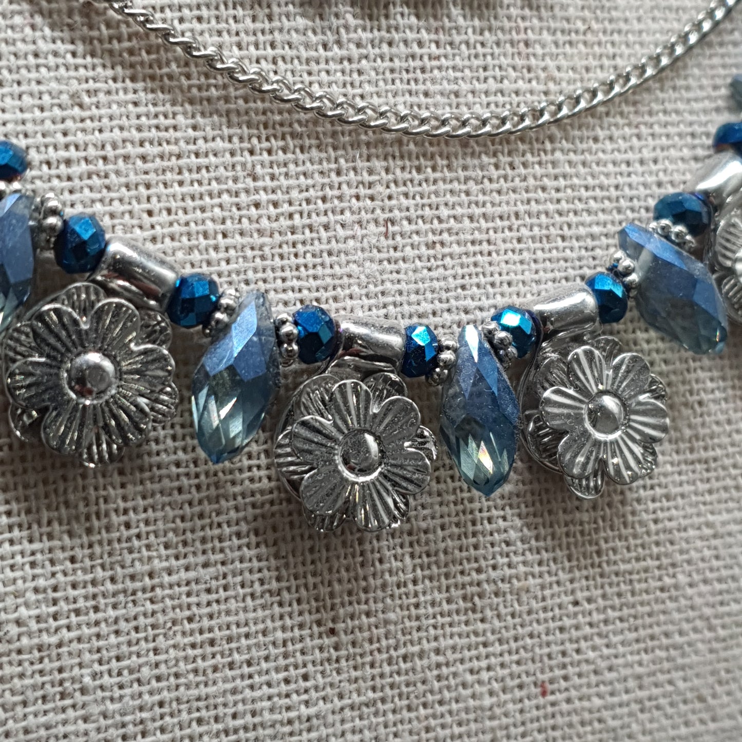 Collier réglable acier inoxydable doré émail bleu – chaîne maille grain de café et perles