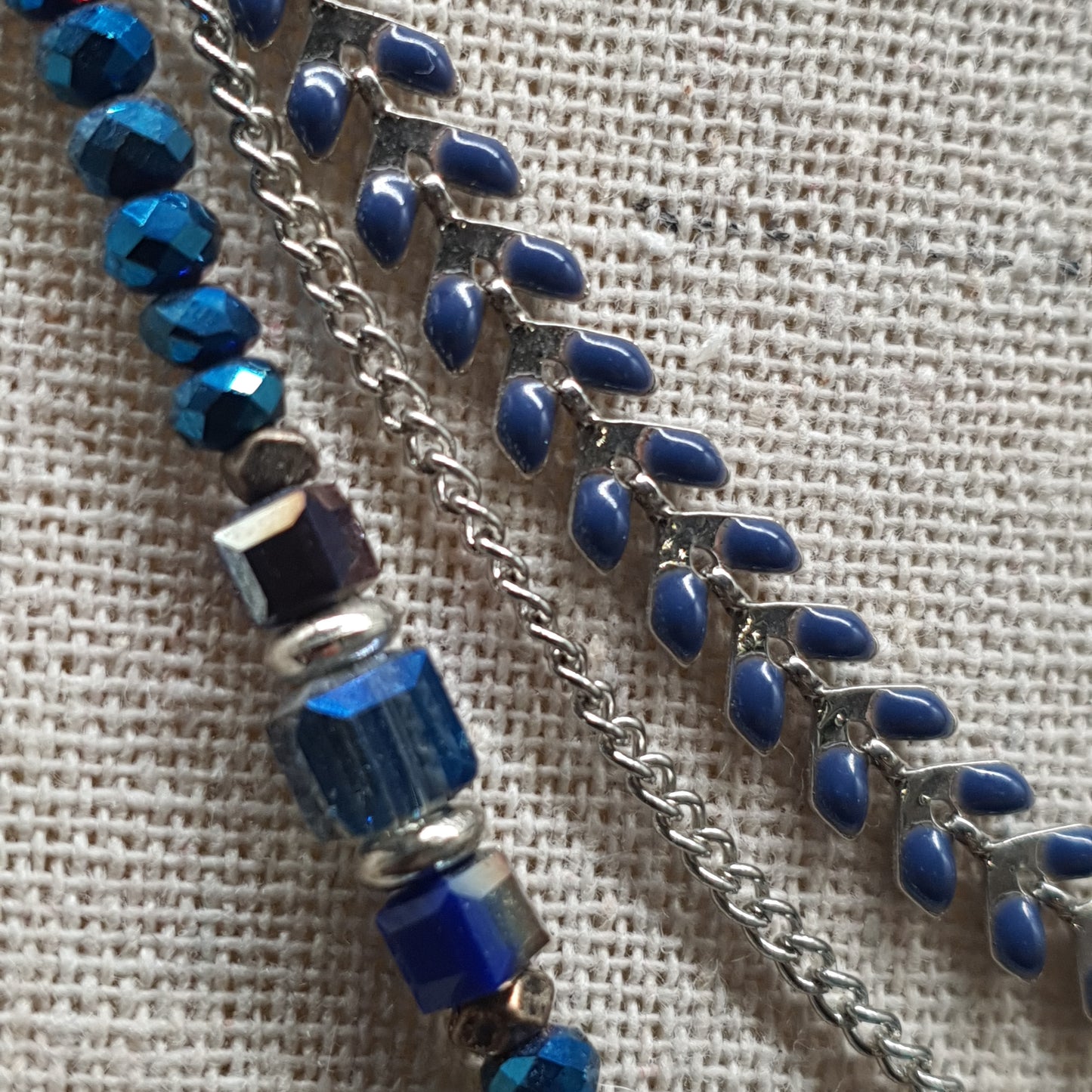 Collier réglable acier inoxydable doré émail bleu – chaîne maille grain de café et perles