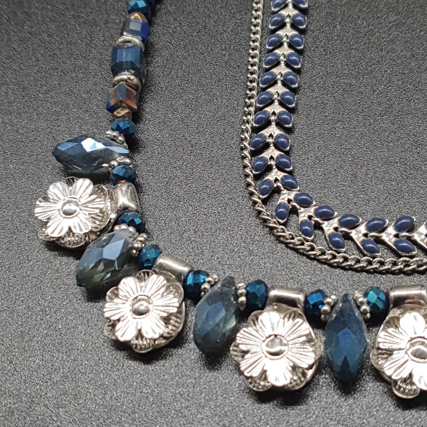 Collier réglable acier inoxydable doré émail bleu – chaîne maille grain de café et perles