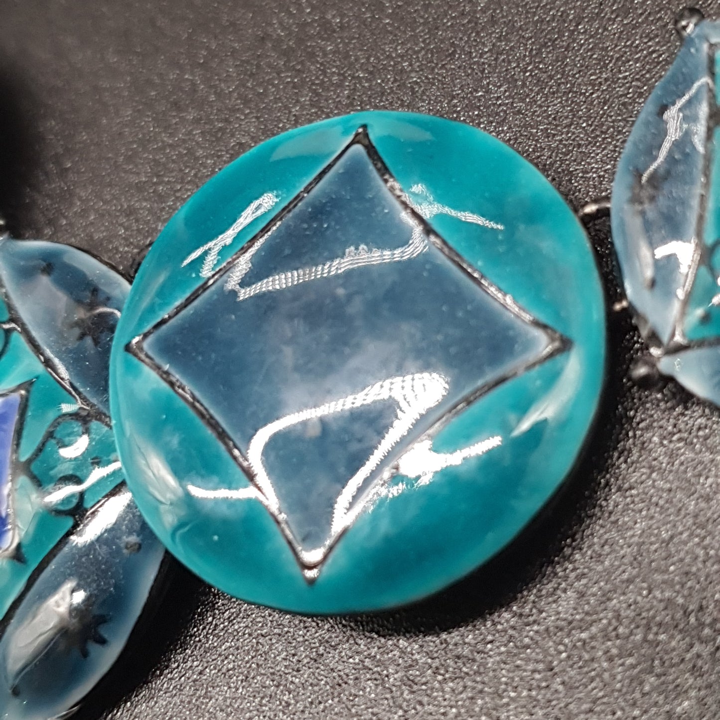 Collier acier inoxydable argenté – pendentifs ronds décorés émaillés bleus