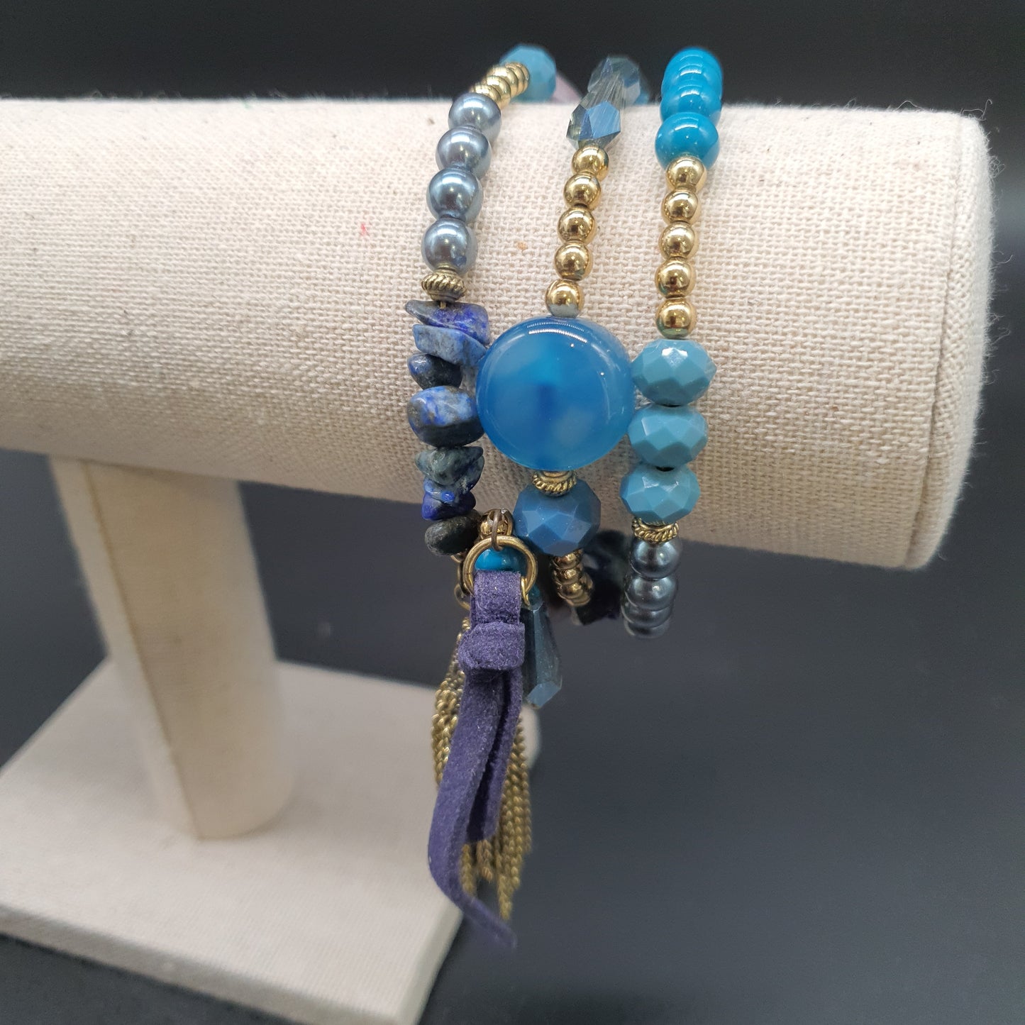 Bracelet triple rang fil mémoire perles eau douce pierre naturelle facettes fantaisie pompon chaînette suédine