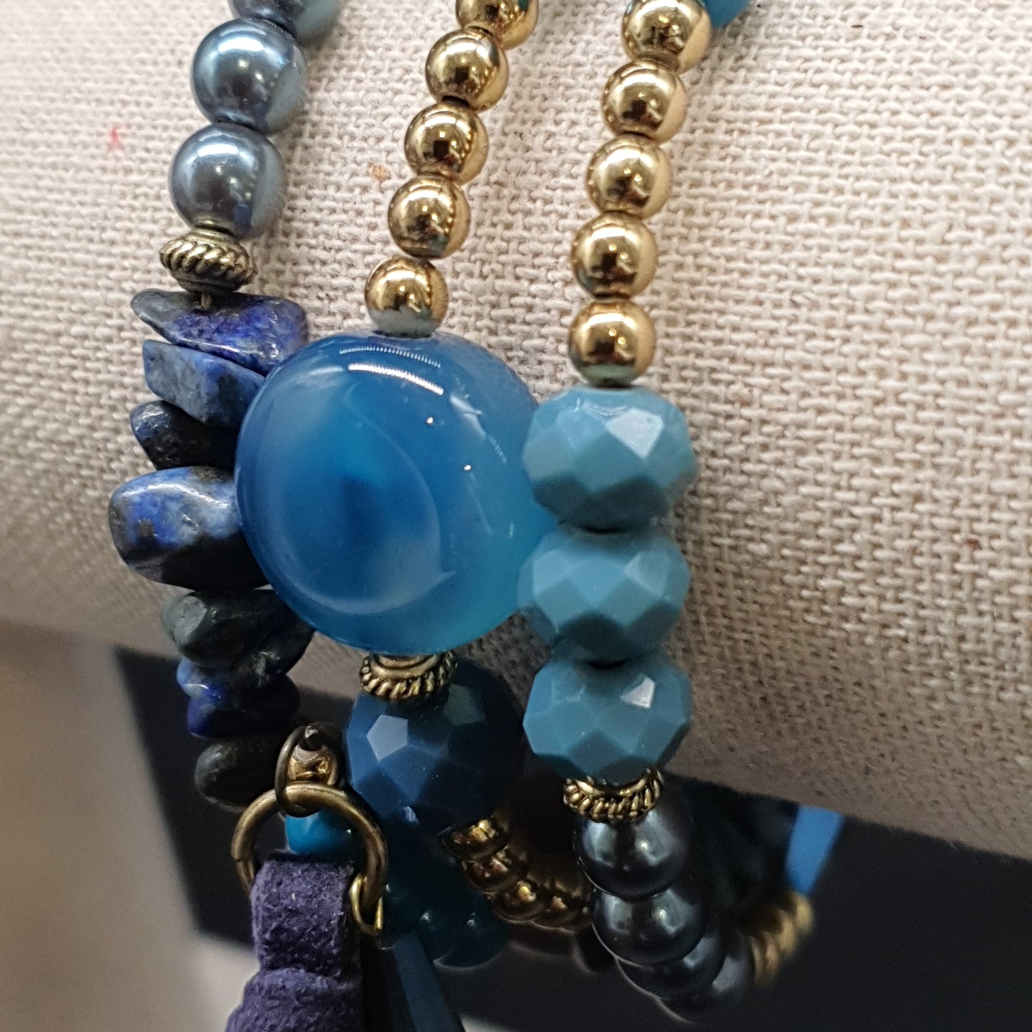 Bracelet triple rang fil mémoire perles eau douce pierre naturelle facettes fantaisie pompon chaînette suédine