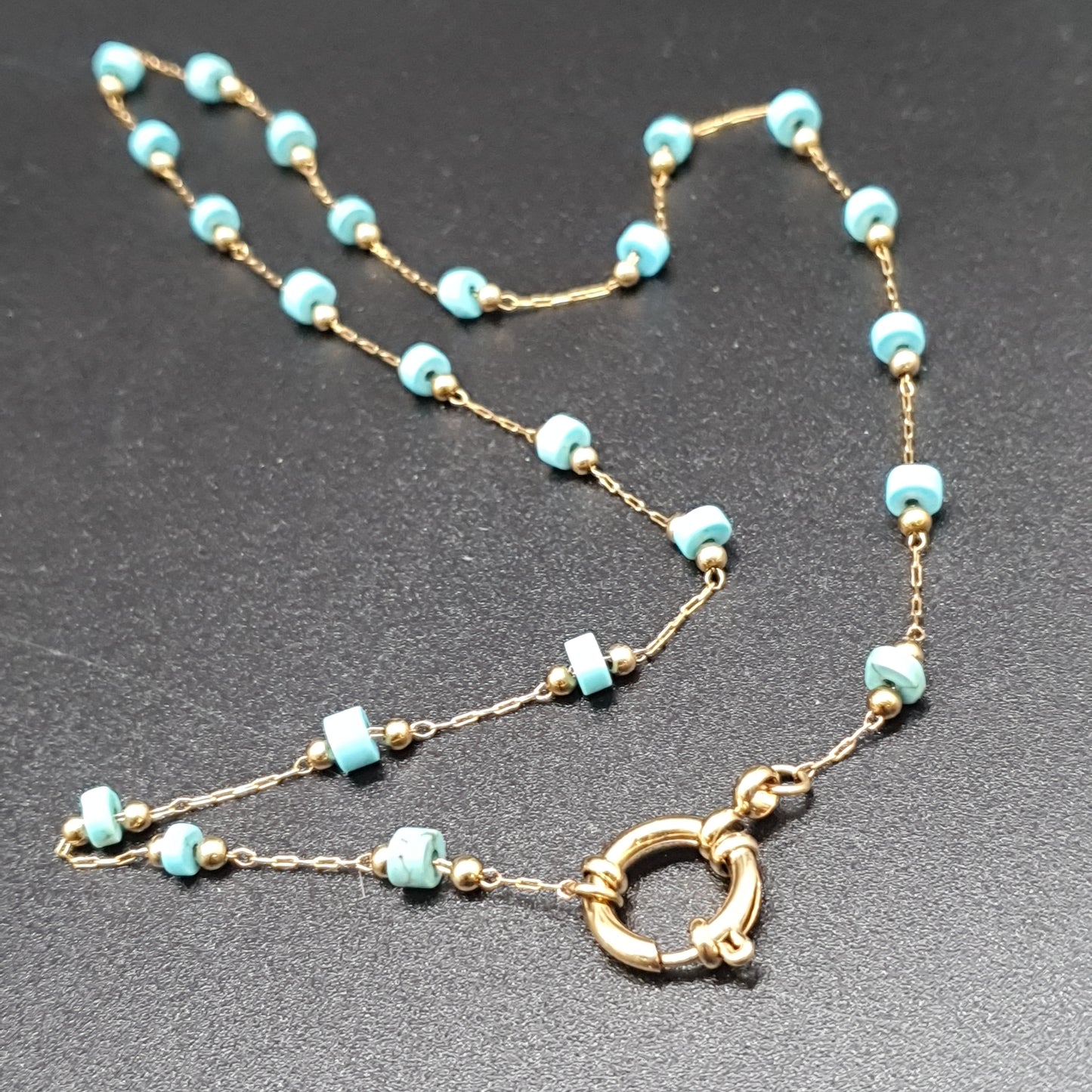 Collier acier inoxydable doré chaîne maille figaro rondelles Heishi pierre naturelle billes métal doré fermoir ressort pendentif Lilas de Seine
