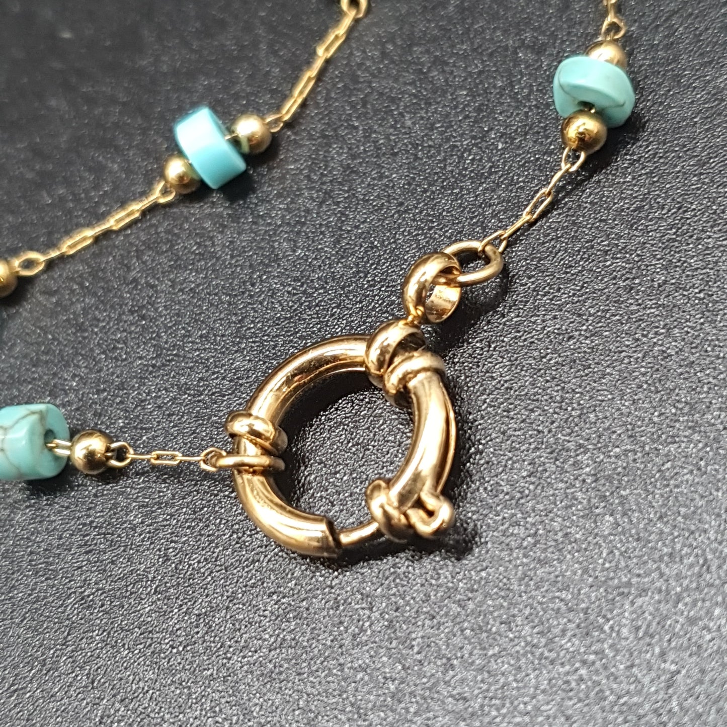 Collier acier inoxydable doré chaîne maille figaro rondelles Heishi pierre naturelle billes métal doré fermoir ressort pendentif Lilas de Seine