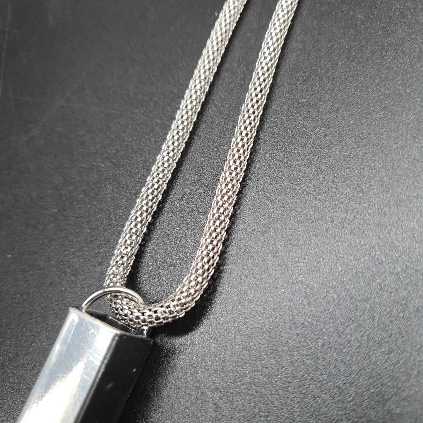 Collier sautoir argenté pendentif marbré rectangulaire blanc et chaînette fine