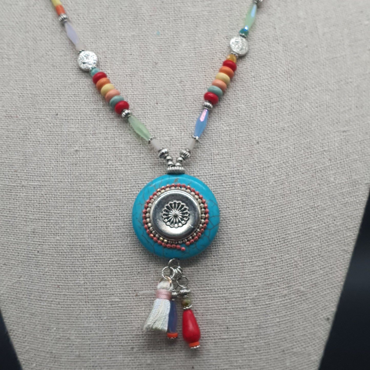 Collier sautoir cordon perles fantaisie et pièce marbrée – Bijou original coloré