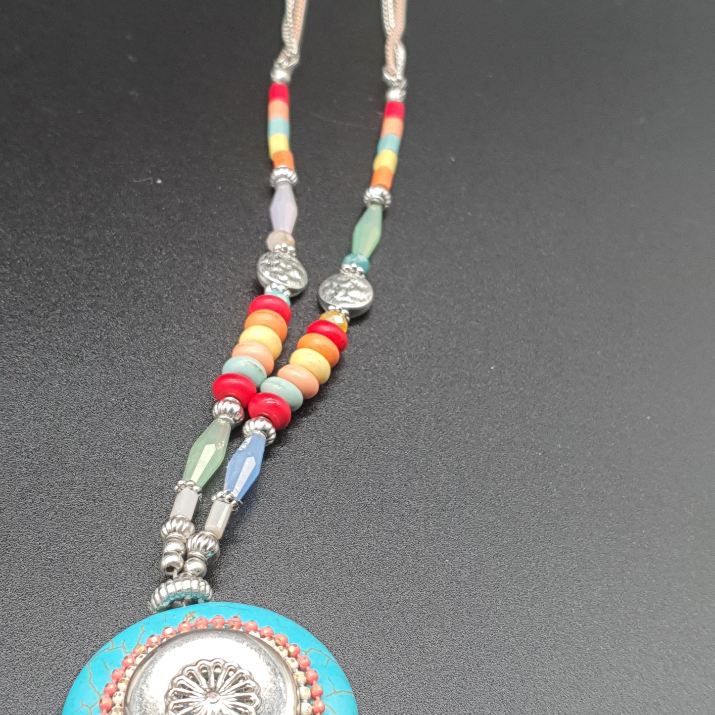 Collier sautoir cordon perles fantaisie et pièce marbrée – Bijou original coloré