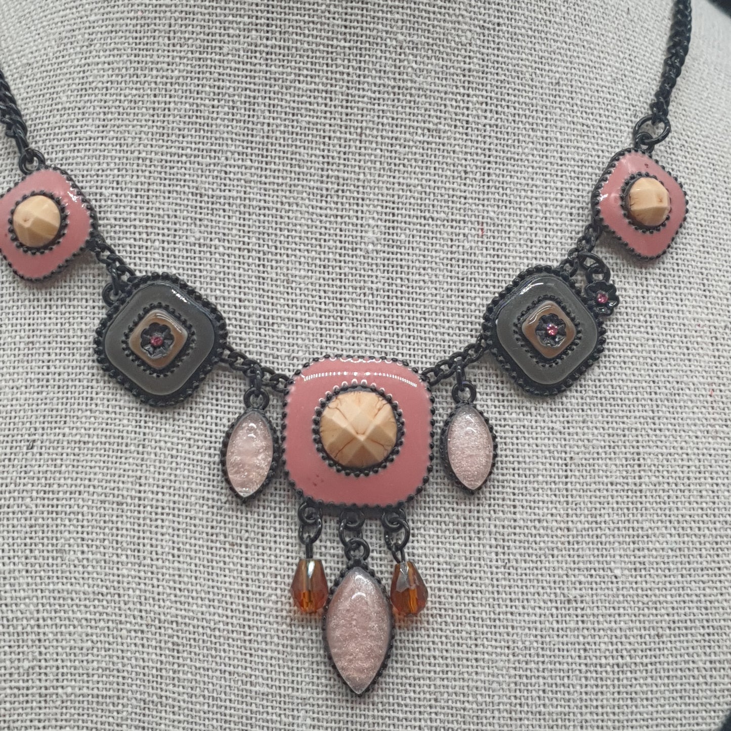 Collier chaîne maille gourmette noir pièces géométriques émail cuivre – Look moderne et audacieux