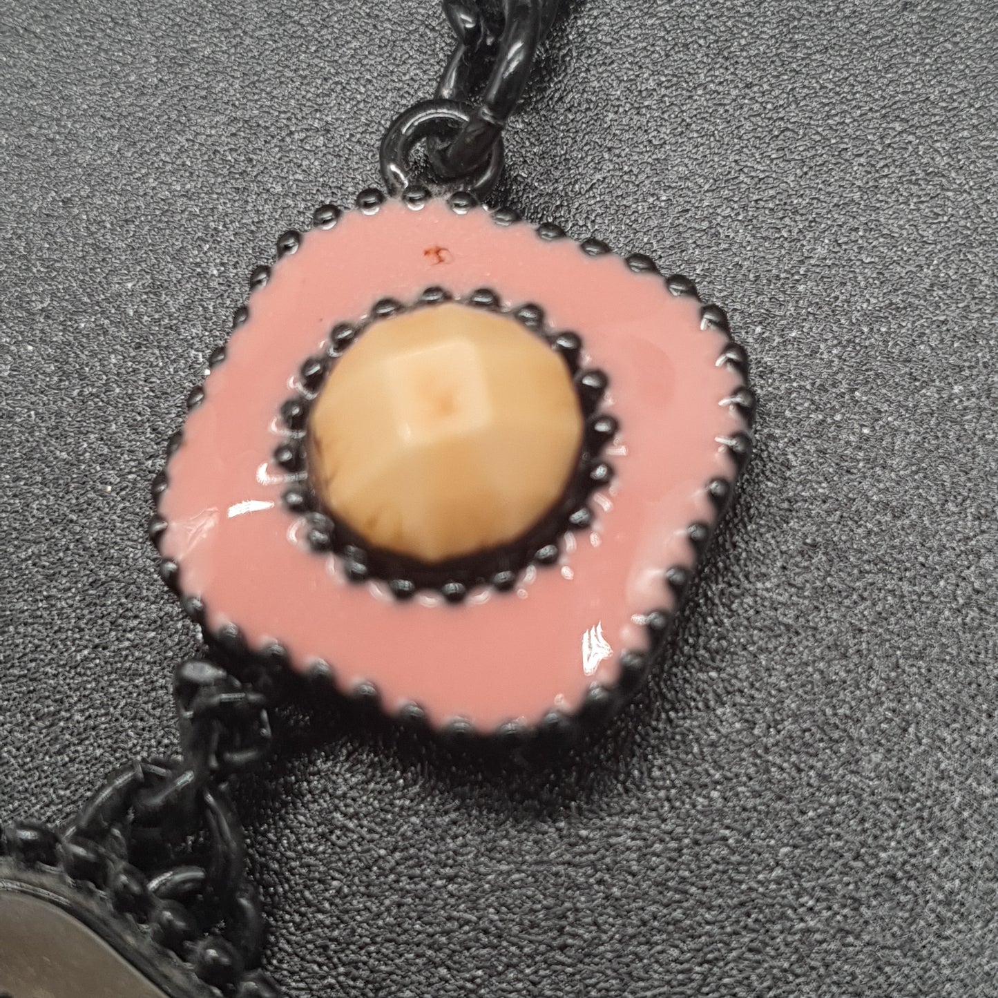 Collier chaîne maille gourmette noir pièces géométriques émail cuivre – Look moderne et audacieux