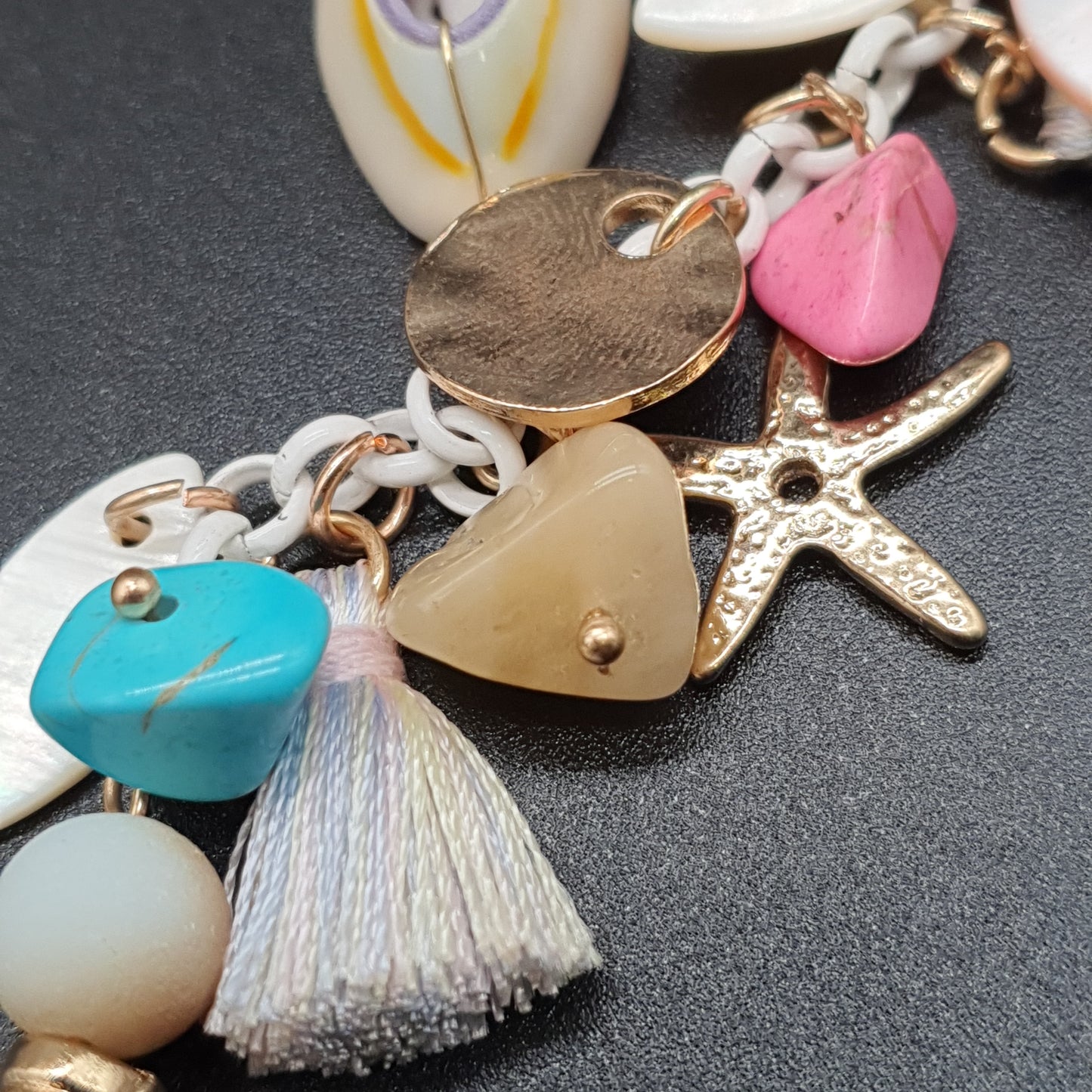 Collier sautoir doré acier inoxydable détails émaillés motif libellule perles de verre – Chaîne maille satellite
