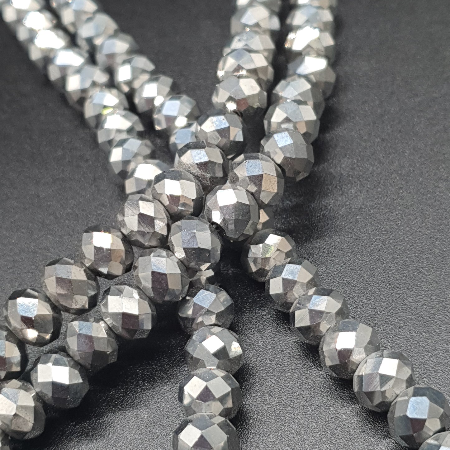 Collier sautoir perles grises facettes cristal effet strass pendentif pompon tassel fils de coton