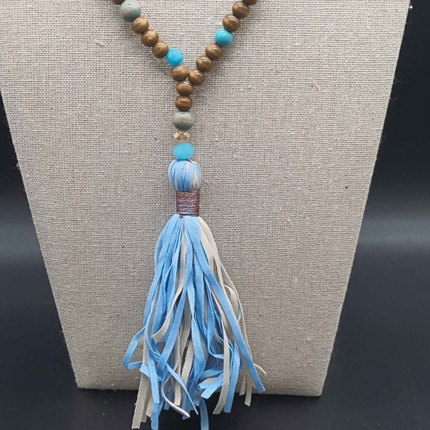 Collier sautoir perles en bois pierre reconstituée eau douce pendentif pompon tassel bleu