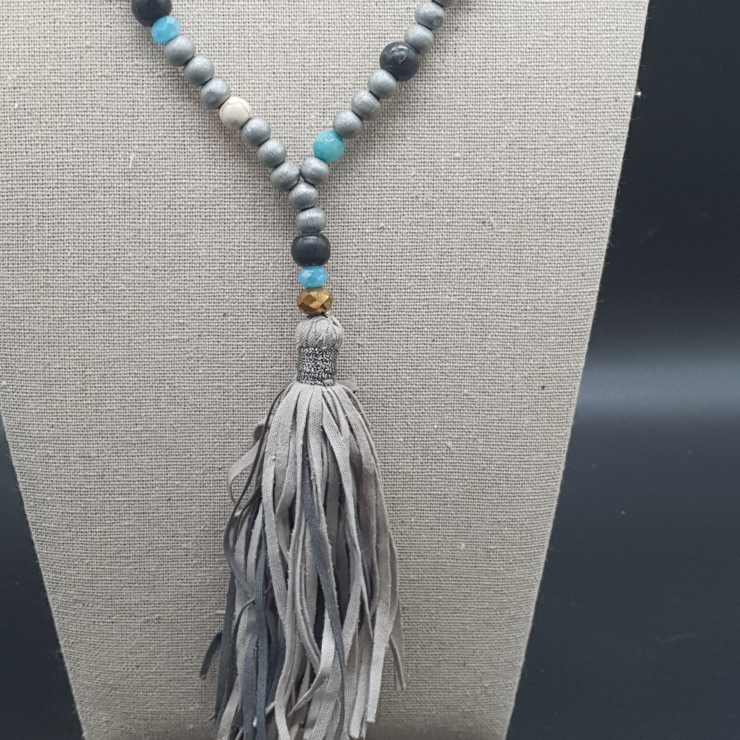 Collier sautoir perles bois et pierres reconstituées pampille tassel
