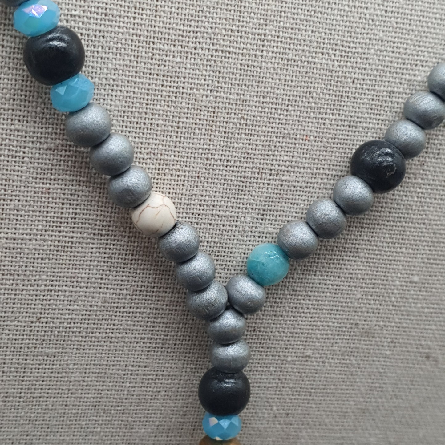 Collier sautoir perles bois et pierres reconstituées pampille tassel