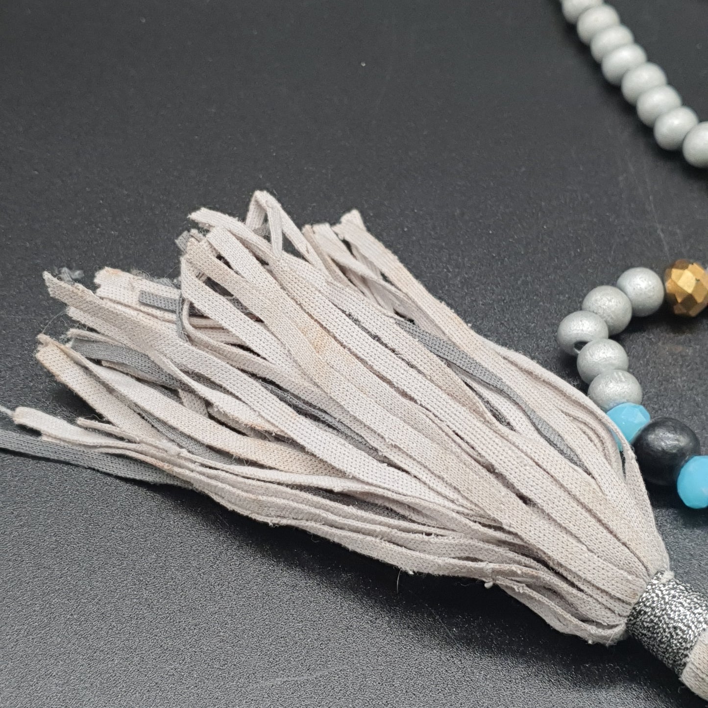Collier sautoir perles bois et pierres reconstituées pampille tassel