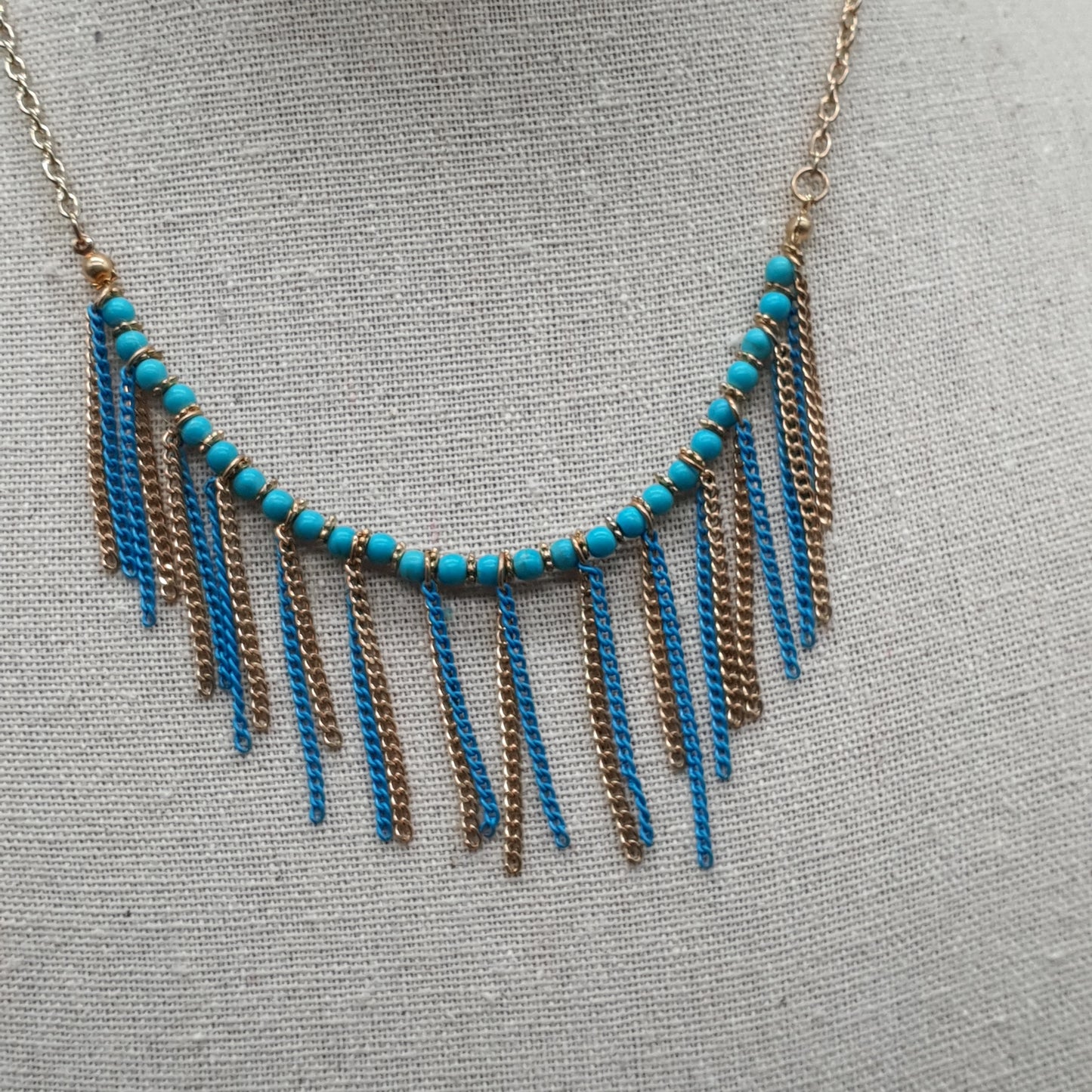 Collier doré maille forçat et perles pierre reconstituée