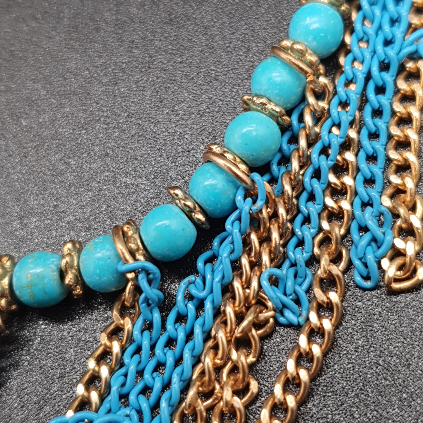 Collier doré maille forçat et perles pierre reconstituée