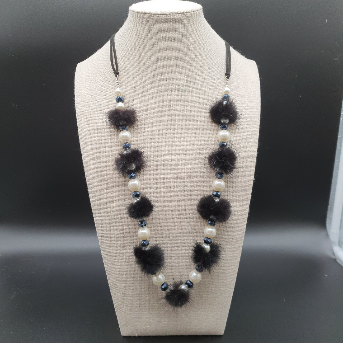 Collier sautoir double cordon coton ciré pompons perles effet nacre perles facettées