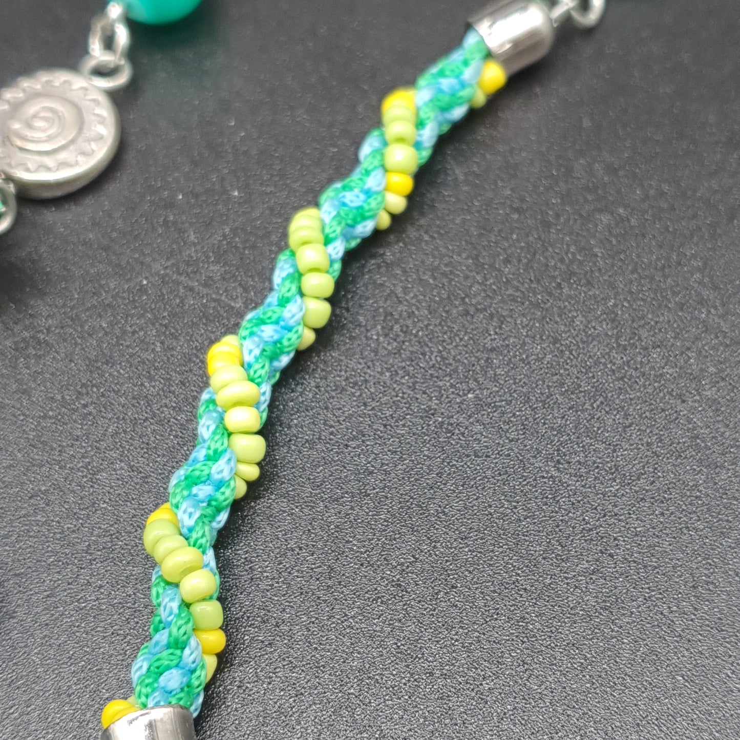 Collier sautoir double chaîne argentée perles rocaille, nacre, fleurs & tiares