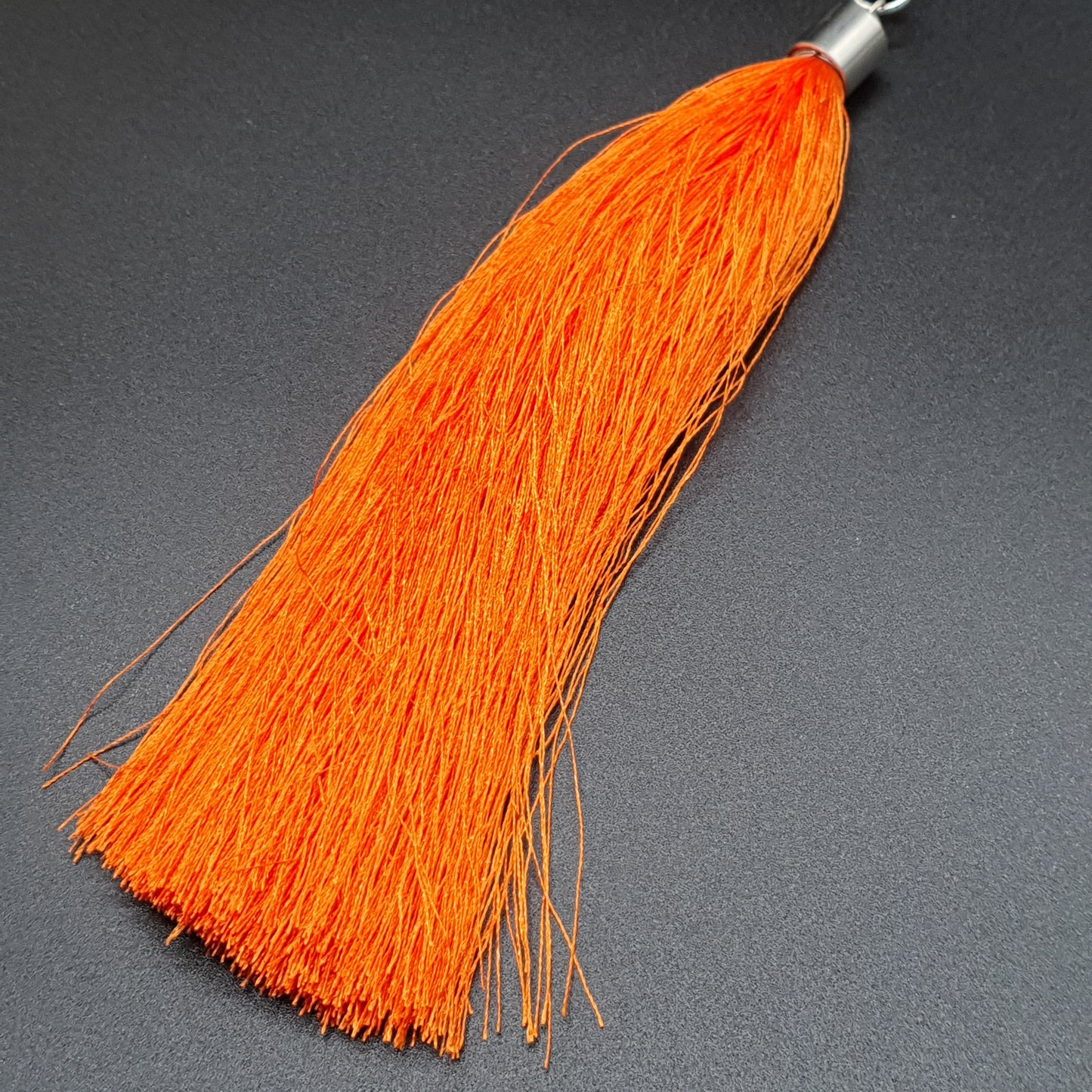 Collier sautoir orange maille serpent anneaux métal argenté nacre bois & pompon