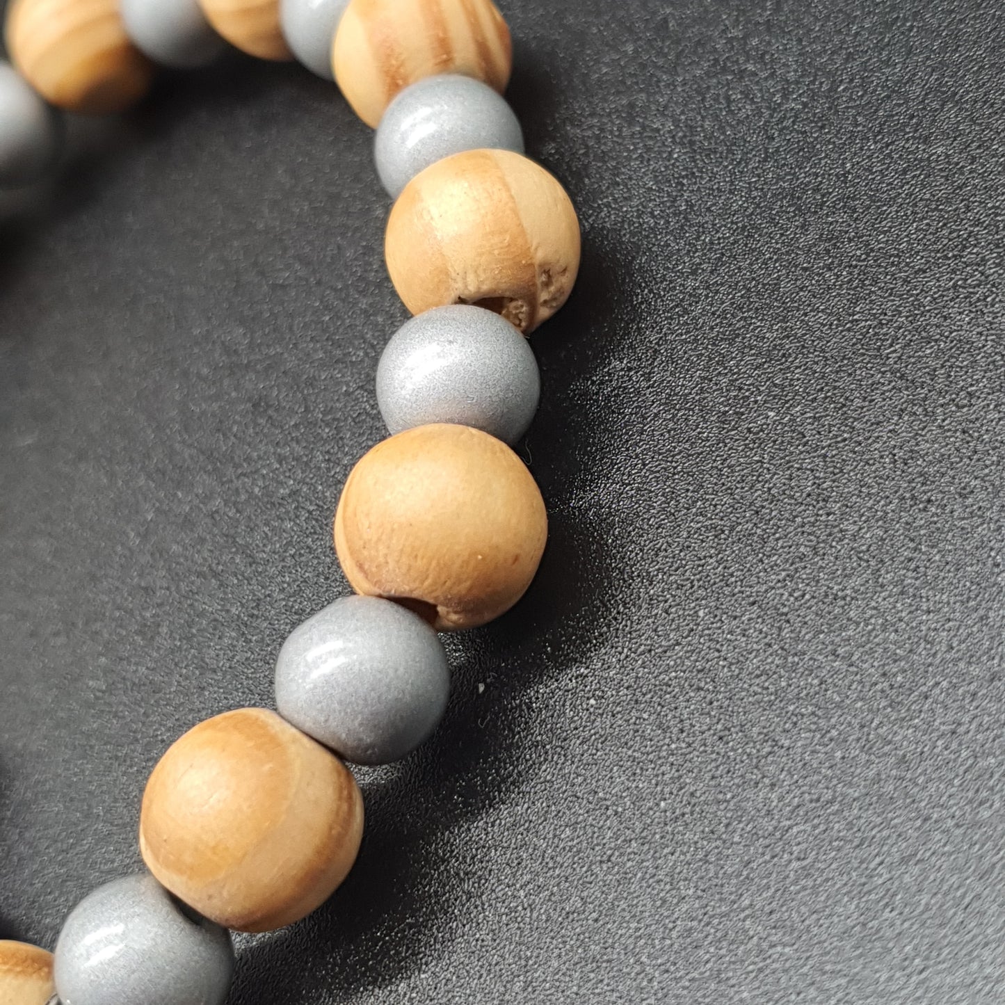 Bracelet élastique perles fantaisie bois pampille étoile pierre métal doré