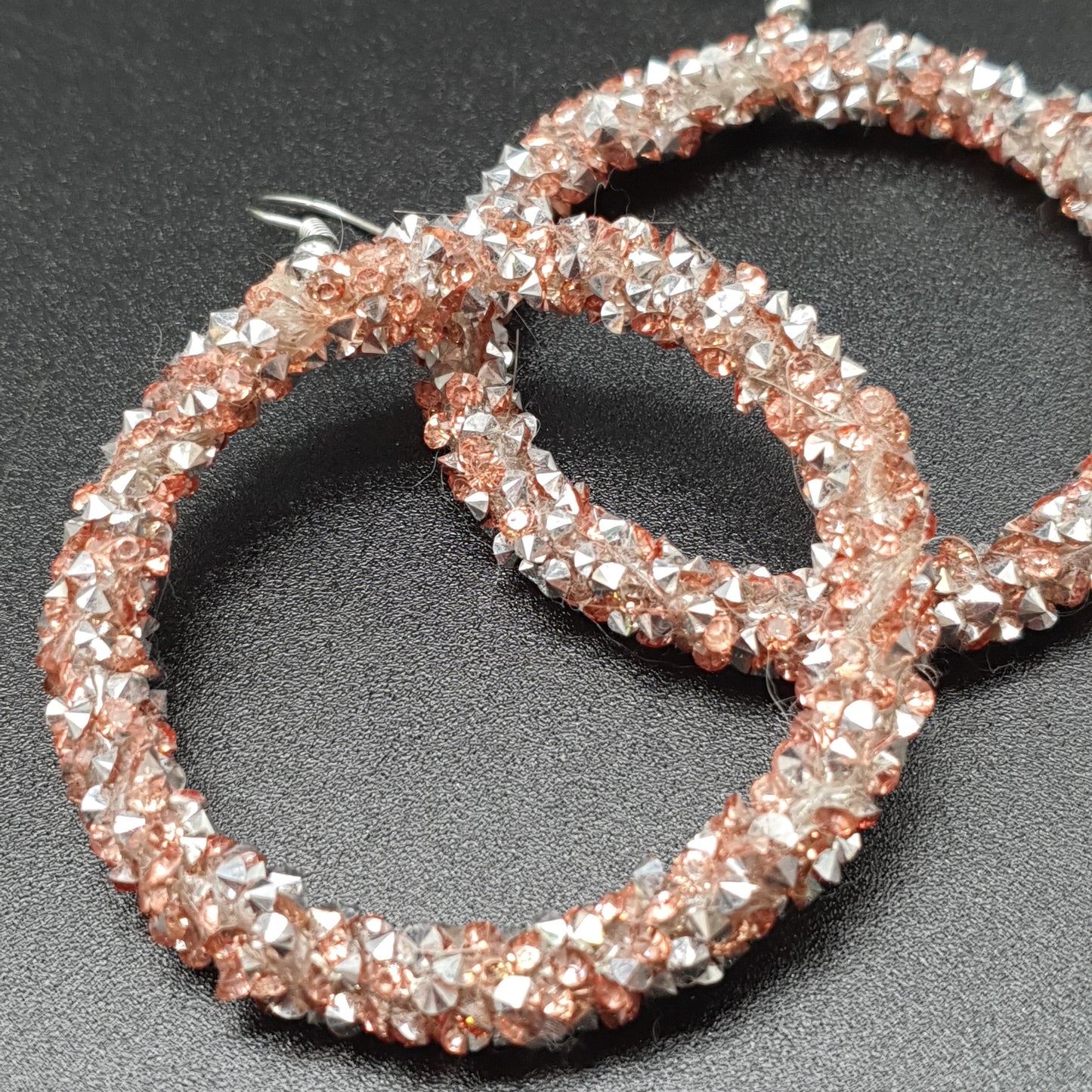 Créoles pendantes pavées – cristaux brillants rose gold