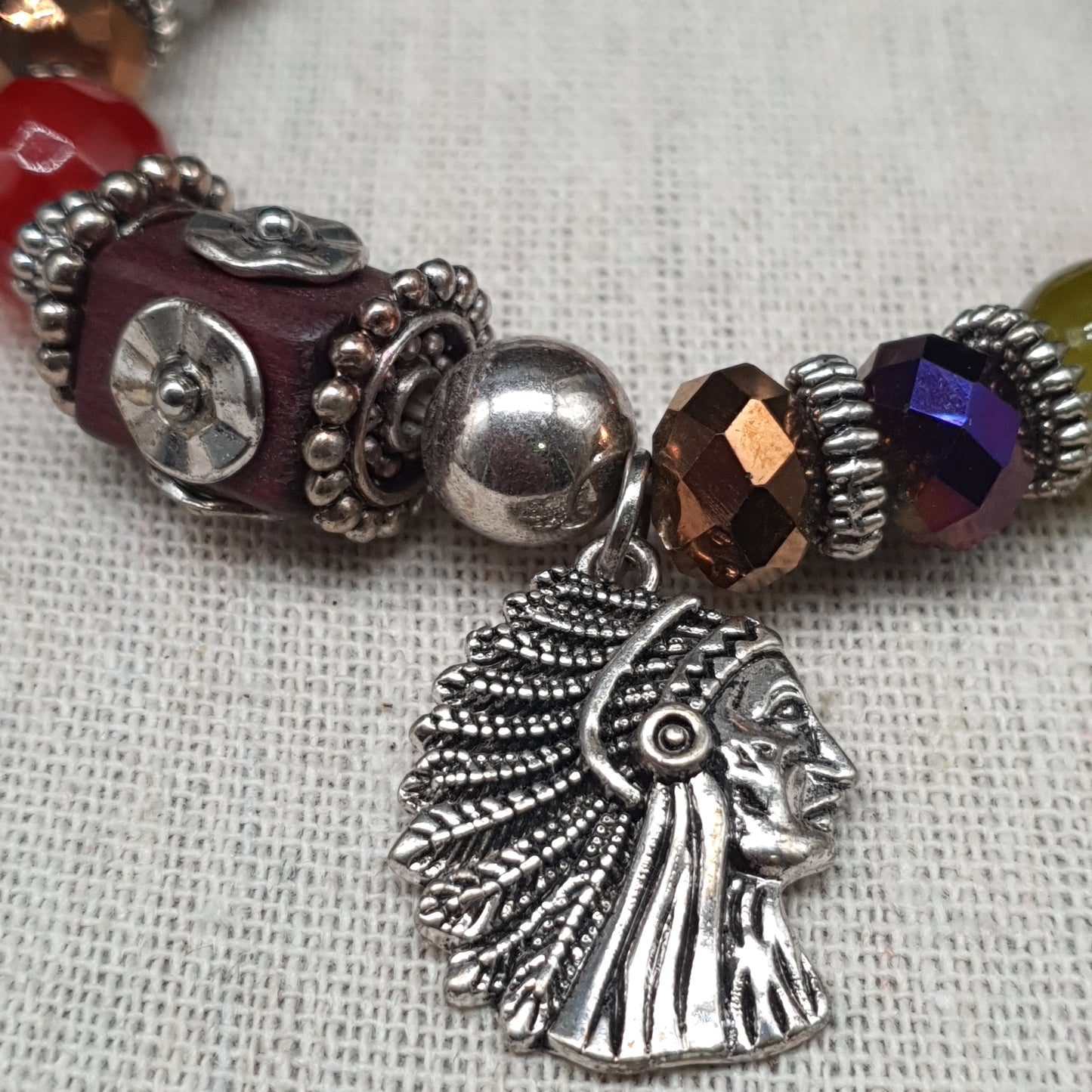 Bracelet élastique perles facettées et plumes métal argenté
