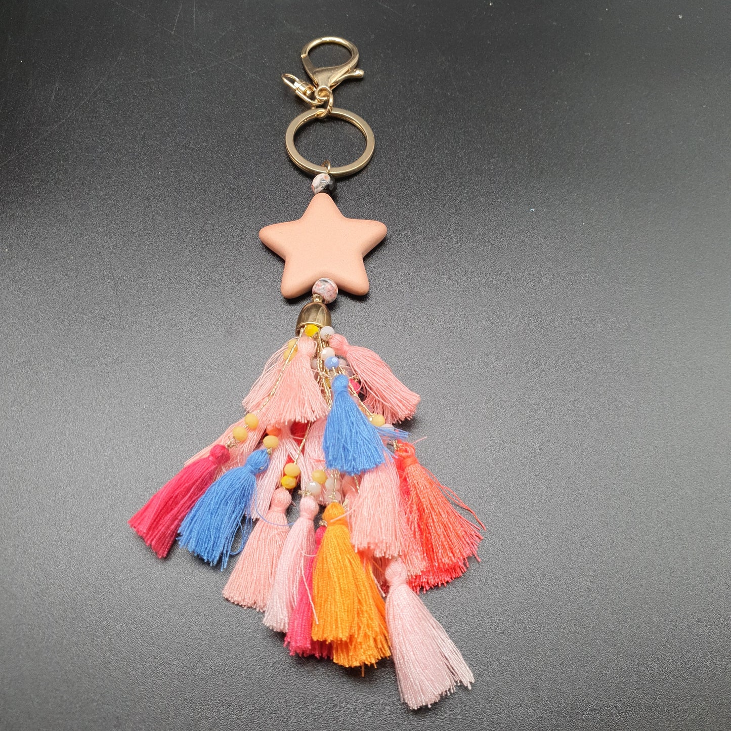 Bijou de sac porte clés style bohème étoile colorée perles pierre effet marbré pompons tassel multicolores fils de polyester perles fantaisie