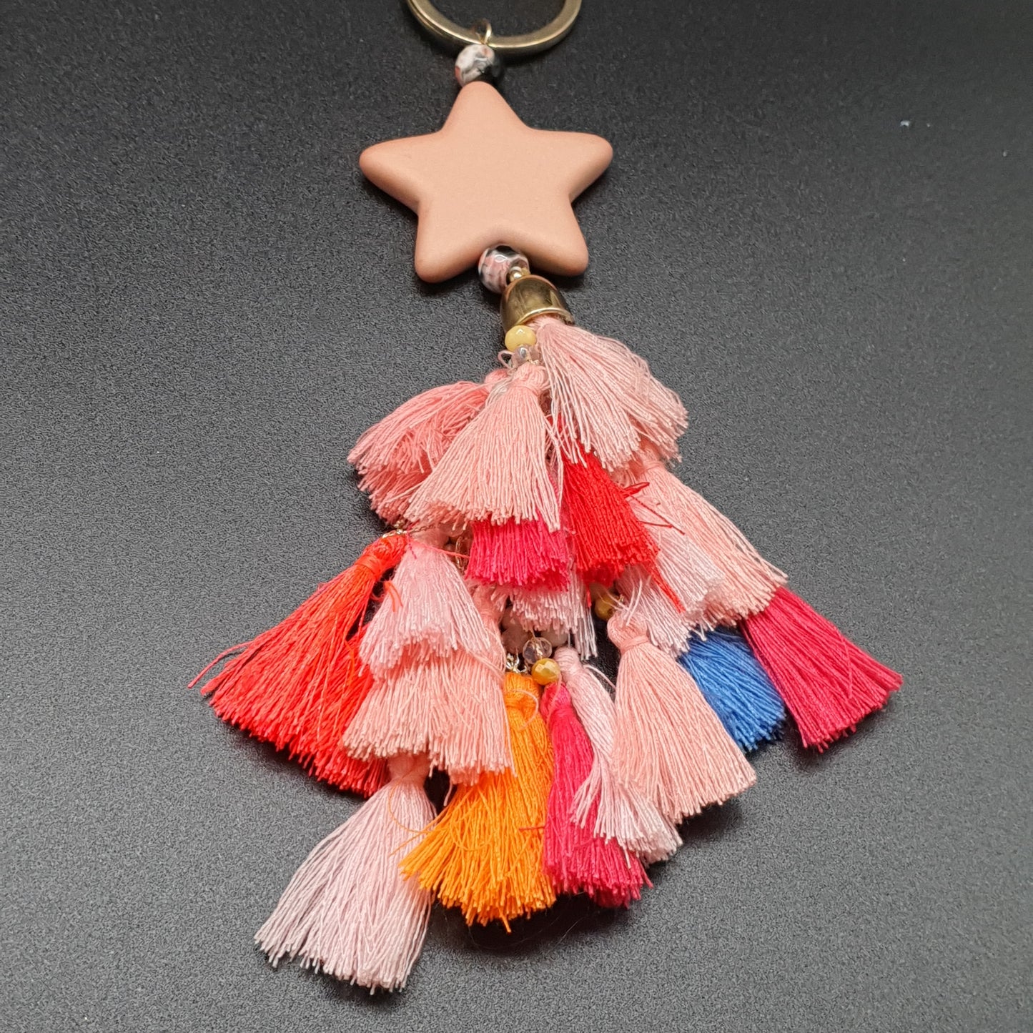 Bijou de sac porte clés style bohème étoile colorée perles pierre effet marbré pompons tassel multicolores fils de polyester perles fantaisie