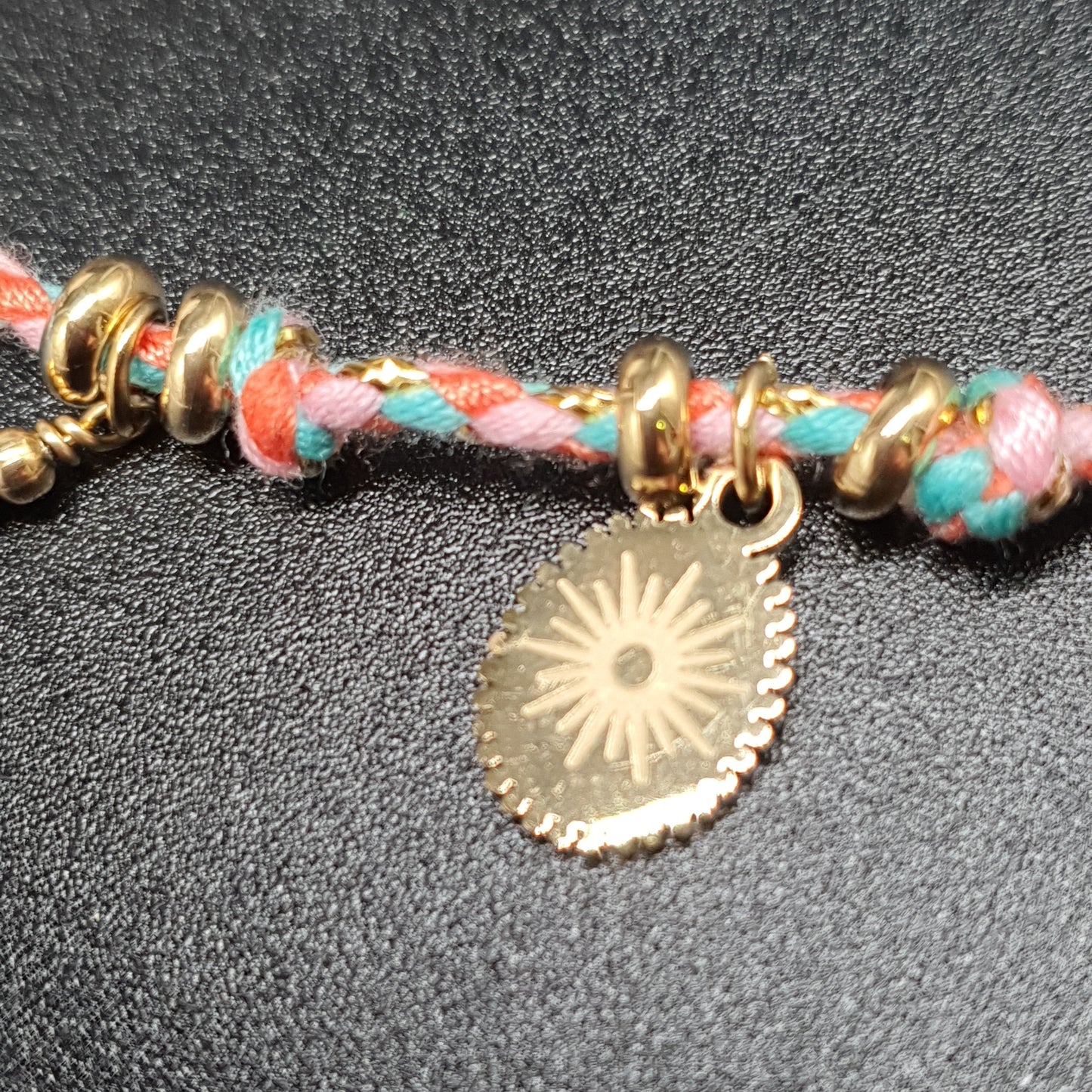 Collier acier inoxydable doré cordon tressé multicoloré éclats pierre naturelle breloques charms marguerite papillon oeil de la chance Lilas de Seine