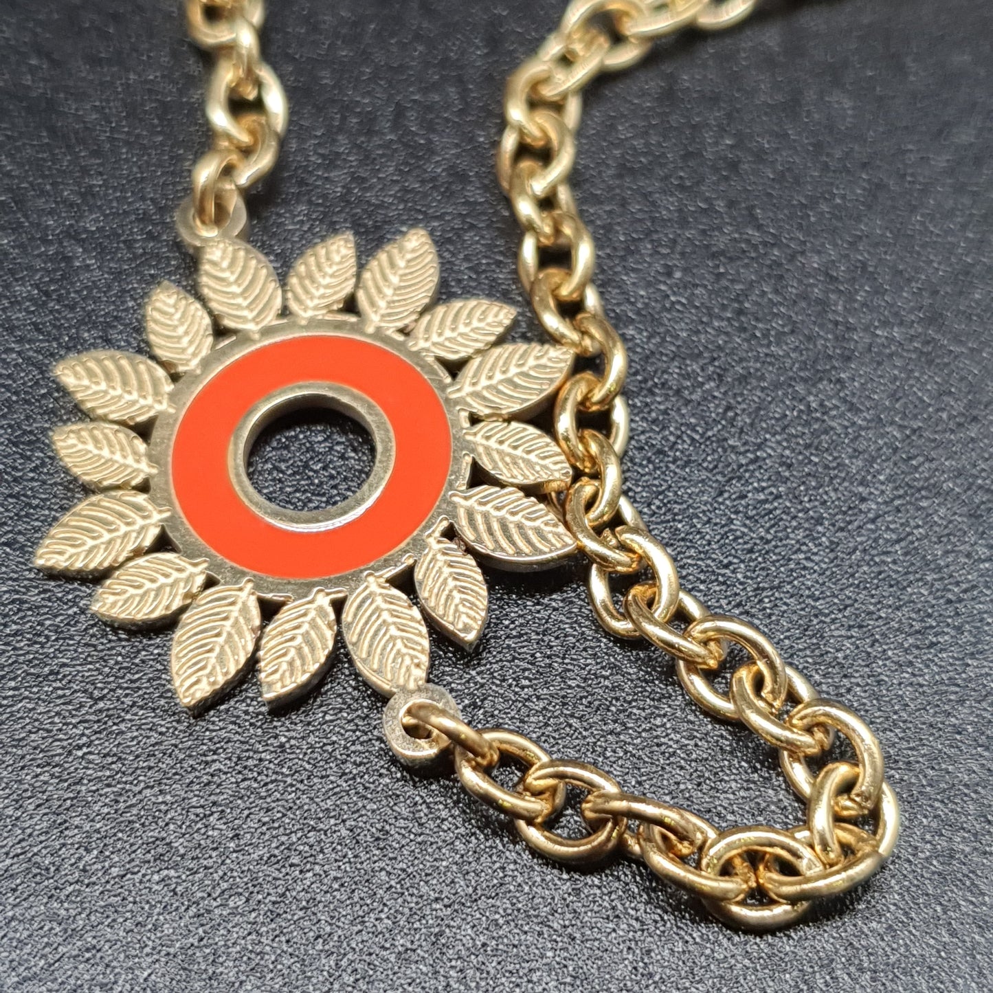 Bracelet acier inoxydable doré maille forçat – motif couronne de feuilles